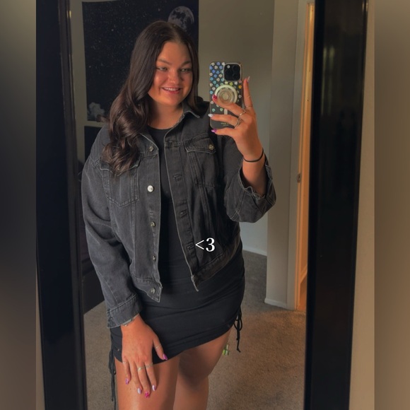 Meet your Posher, Nicole - Picture 1 of 1